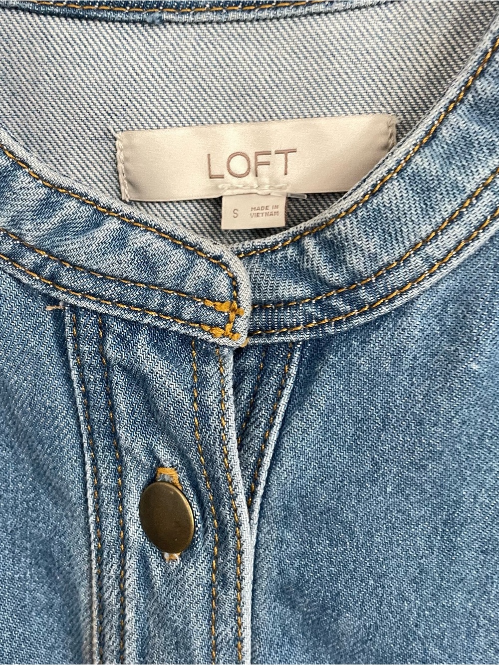 🔥LOFT🔥Denim Ruffle-Shoulder Blouse, Small - Picture 2 of 4